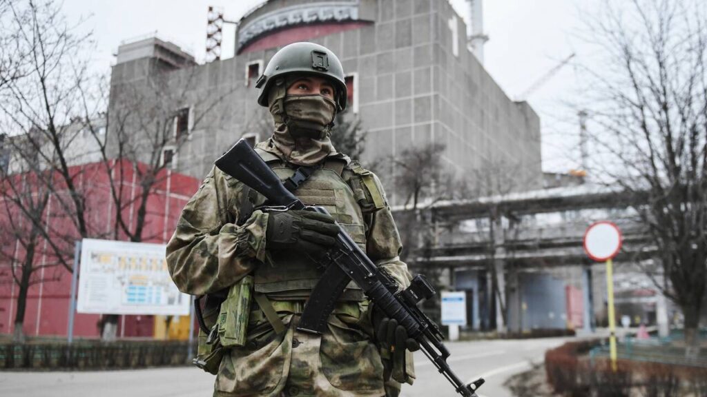 A member of the Russian Guard guards the territory of the Zaporozhye NPP. Photo: Sputnik