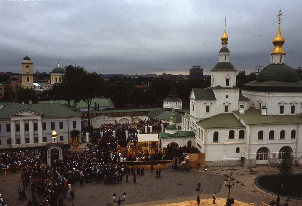 The celebration of the 1000th anniversary of the Baptism of Rus in the USSR. Divine service in the Moscow Danilov Monastery. June 12, 1988. Image: pravoslavie.ru