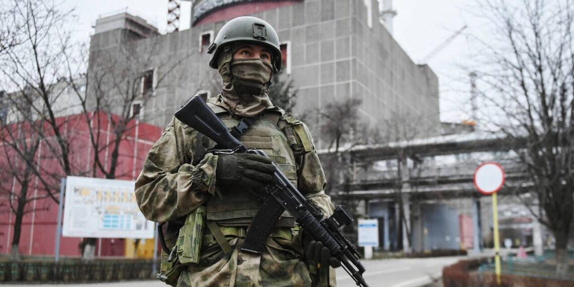 A member of the Russian Guard guards the territory of the Zaporozhye NPP. Photo: Sputnik