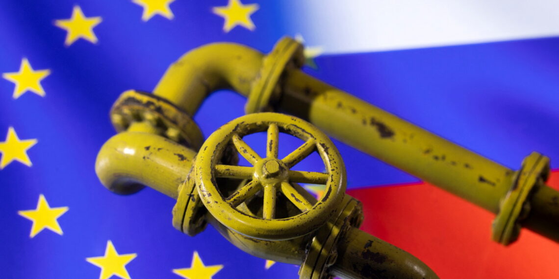 Illustration: Reuters / Dado Ruvic