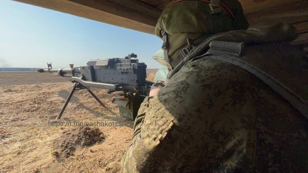 Airborne soldier with a machine gun "Kord" in position near the airfield Gostomel. Photo: Telegram / @sashakots