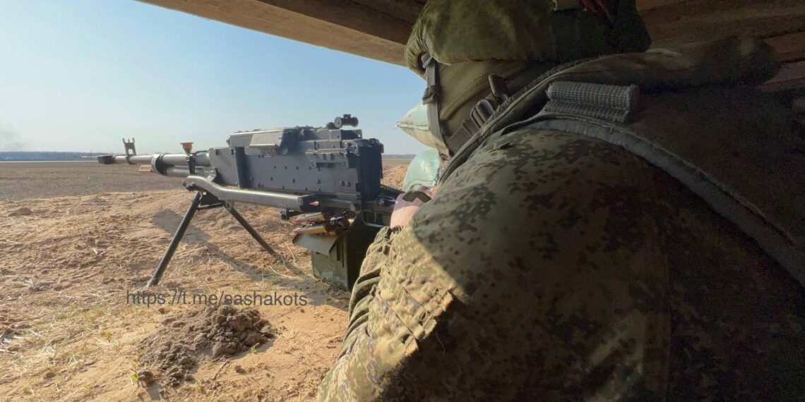 Airborne soldier with a machine gun "Kord" in position near the airfield Gostomel. Photo: Telegram / @sashakots
