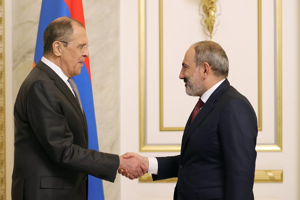 Russian Foreign Minister Sergei Lavrov and Armenian Prime Minister Nikol Pashinyan