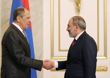 Russian Foreign Minister Sergei Lavrov and Armenian Prime Minister Nikol Pashinyan