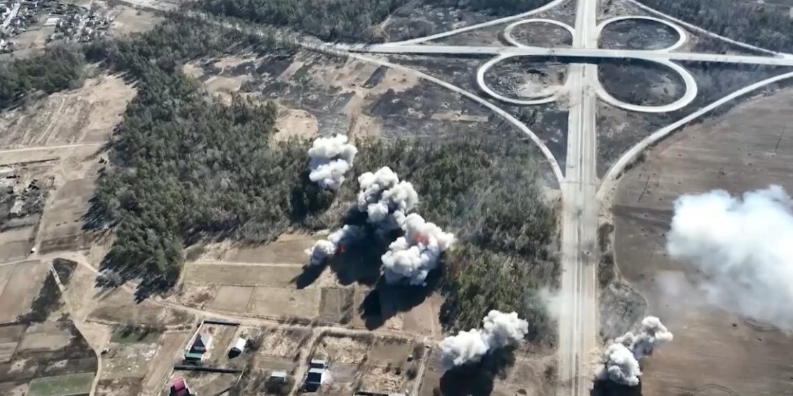 Footage of the strikes on the US-supplied M777 howitzers and the Ukrainian artillery crew by the kamikaze drone "Cube"