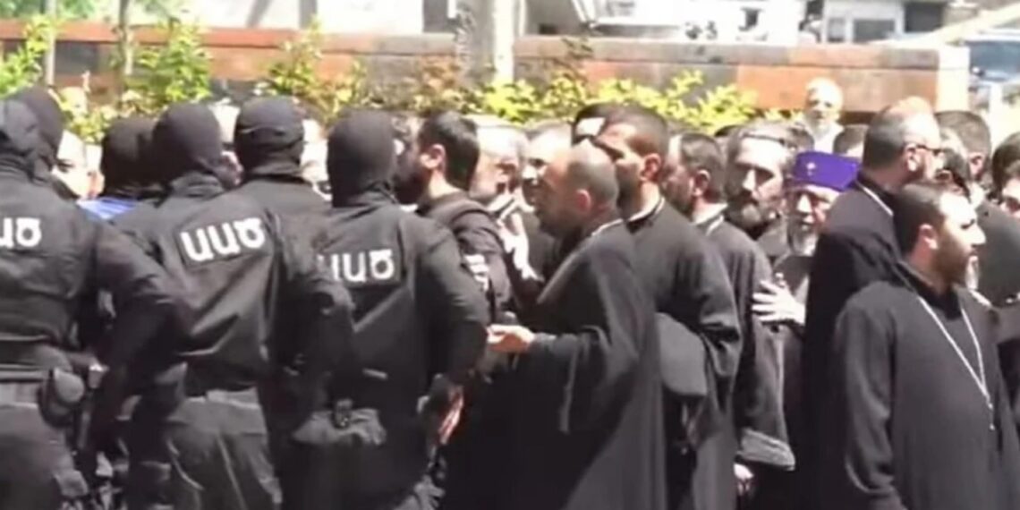 Armenian security forces enter Holy Etchmiadzin as Church declares readiness for mass arrest