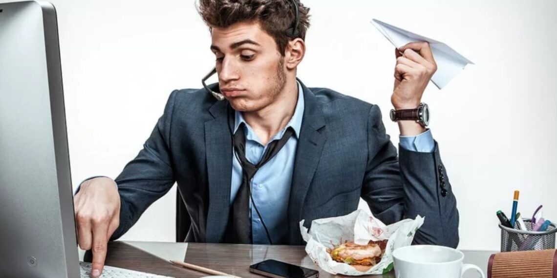 Russian office workers spend up to four hours daily on routine tasks, study finds