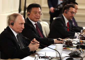 Russian office workers spend up to four hours daily on routine tasks, study finds