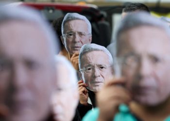 Former Colombian president Álvaro Uribe convicted of bribery and witness tampering