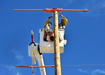 AI-driven demand pushes U.S. electricity prices to record high in largest power market