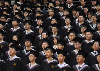 Job anxiety drives Chinese students to choose practical majors over elite universities