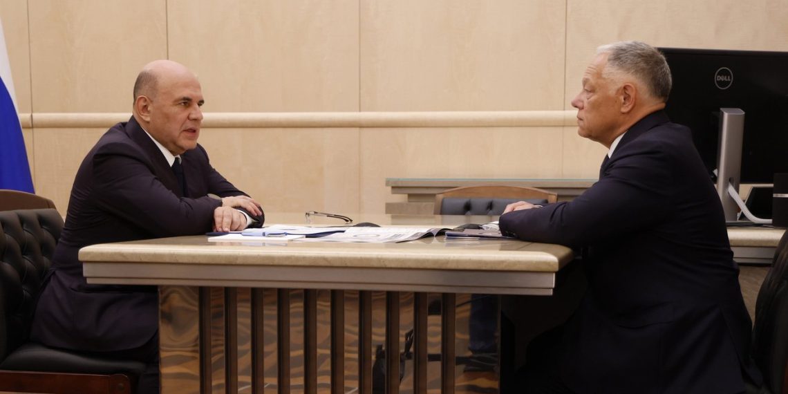 Mishustin reviews national road projects with Avtodor chief