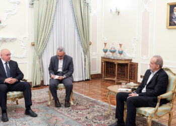 Russia, Iran pledge deeper cooperation in energy and transport despite sanctions