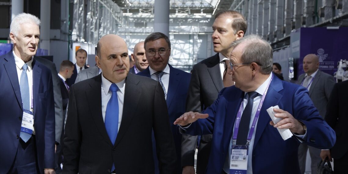 Mishustin urges Russian electronics sector to “cut corners” for faster breakthroughs