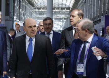 Mishustin urges Russian electronics sector to “cut corners” for faster breakthroughs