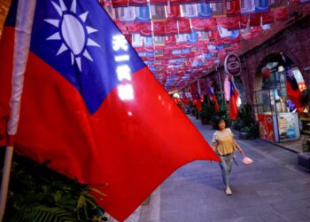 Canada advances major west-coast pipeline to cut reliance on US market