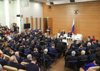 US economy posts strongest growth in two years, complicating Fed rate-cut outlook