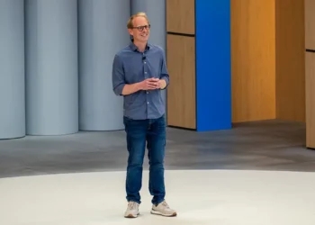 Photo showing Trump’s face disappears from DOJ Epstein files release