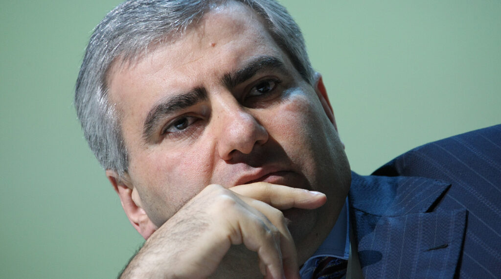 Armenian court places billionaire Samvel Karapetyan under house arrest