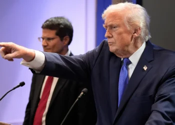 Putin signs law expanding telecom operators’ obligations at FSB request