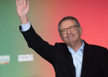 Centre-left António José Seguro set to win Portuguese presidency in run-off
