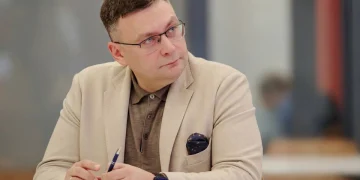 Moscow court orders detention of Znanie deputy head Serikov