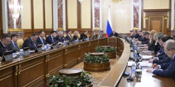 Russia allows compensation for tourists affected by Middle East airspace closures