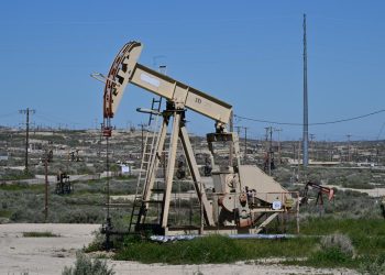 Oil prices hit three-year high as Hormuz tensions persist