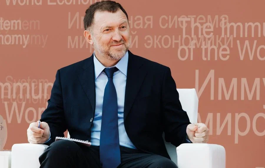 Russians withdraw record funds from banks amid shifting investment trends