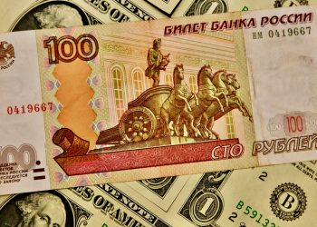 Ruble strengthens 7% in April: $100 oil and budget rule change the course