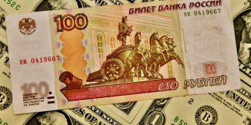 Ruble strengthens 7% in April: $100 oil and budget rule change the course