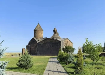 Easter unites millions as Armenian, Catholic and Protestant churches celebrate together