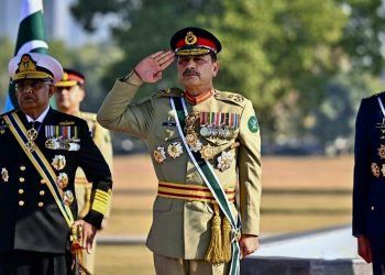 Pakistan army chief arrives in Iran for new mediation push