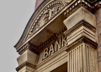 Leading central banks pause rate hikes amid Middle East turmoil