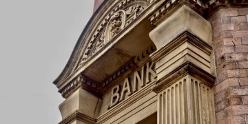 Leading central banks pause rate hikes amid Middle East turmoil