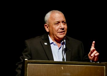 Eizenkot called Bennett and Lapid his allies, but cast doubt on their bloc’s ability to attract right-wing voters