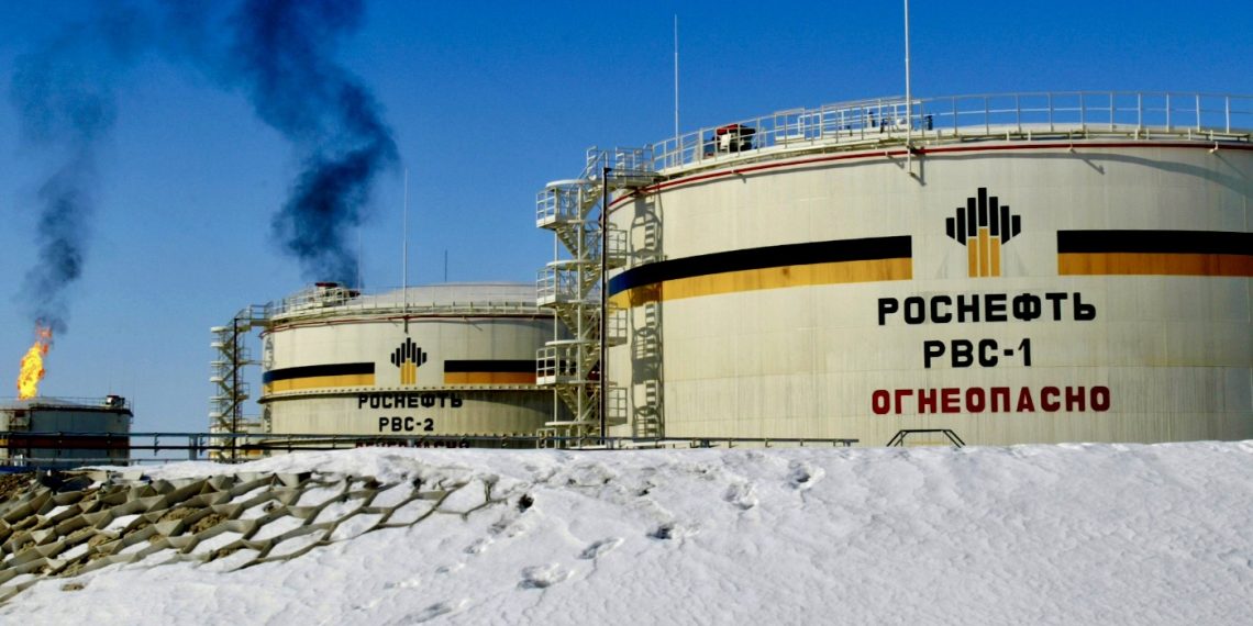 Oil April in Russia: export revenue hits records amid global crisis