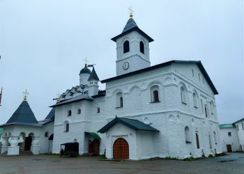 83% of Russians consider themselves believers: share of atheists fell from 70% to 5%, share of Orthodox among youth grew from 25% to 45%