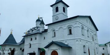 83% of Russians consider themselves believers: share of atheists fell from 70% to 5%, share of Orthodox among youth grew from 25% to 45%