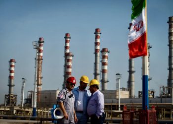 Oil blockade strangles Iran: production falls to 3 million barrels per day, gas sector cracking at the seams