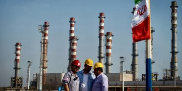 Oil blockade strangles Iran: production falls to 3 million barrels per day, gas sector cracking at the seams