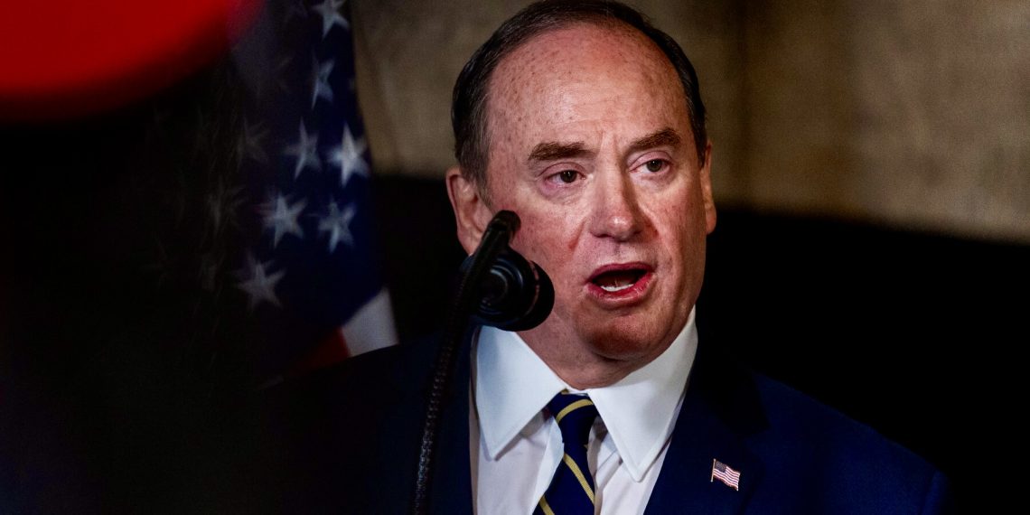 US Navy secretary fired amid Iran blockade: conflict with Pentagon chief leads to dismissal