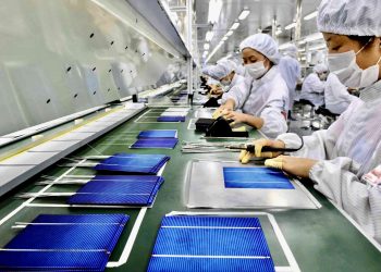 China Maneuvers Between Export Growth and Weak Domestic Demand