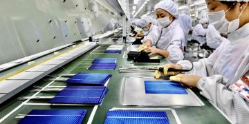 China Maneuvers Between Export Growth and Weak Domestic Demand
