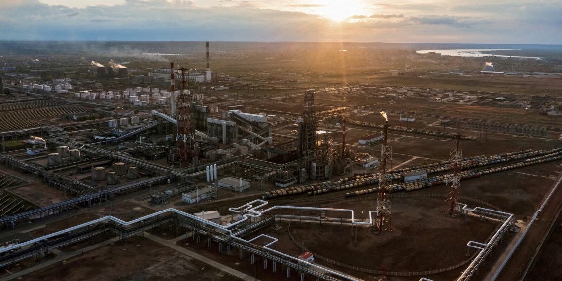 EU May Freeze Price Cap on Russian Oil