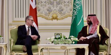 Britain signs largest trade deal with Arab monarchies