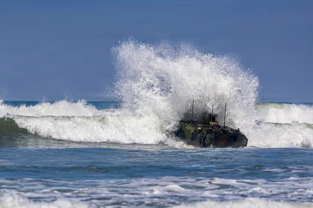US Intel: Iran Can Now Shut Down Strait of Hormuz at Any Moment
