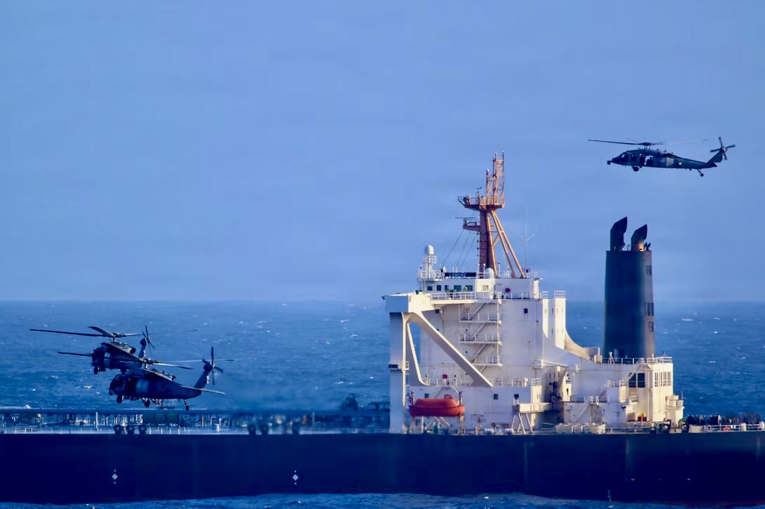 US Intercepts Fresh Iranian Attacks in Strait of Hormuz