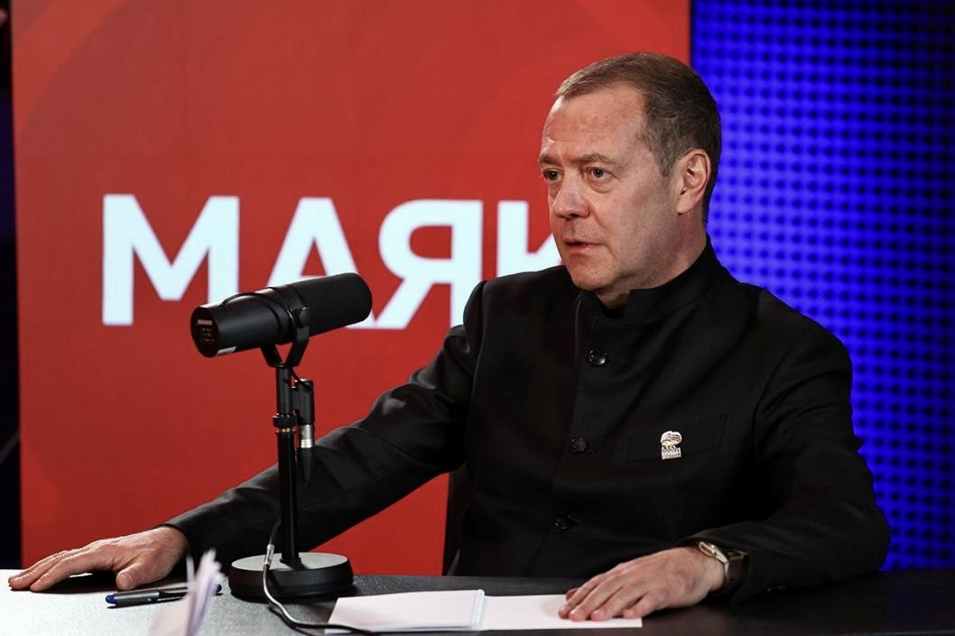 Medvedev: Nearly 6% of United Russia Party Members Are Medics Working on the Frontline
