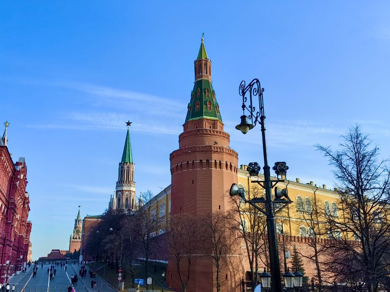Dialogue with the West on Hold, but Channels Remain Open: Moscow Awaits Witkoff and Kushner, While Europe Seeks Approaches